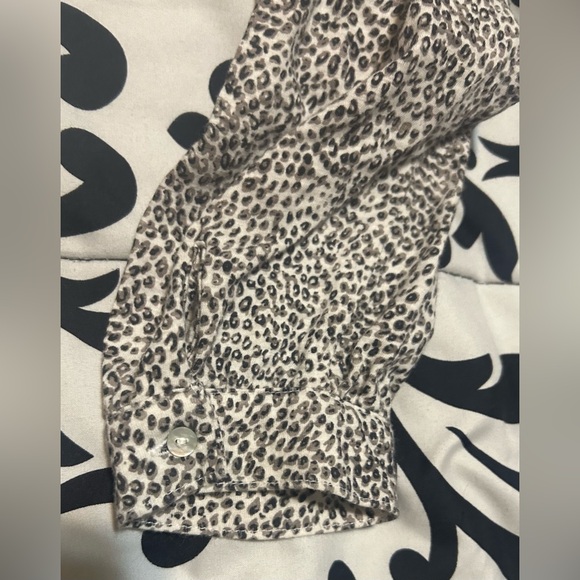 Lucky brand long sleeve leopard print shirt- size m - Picture 3 of 9